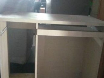 天津二手辦公桌樣品特價(jià)處理，數(shù)量有限先到先得